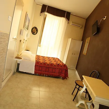 Giugiu Hotel *