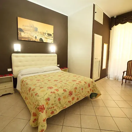 Giugiu Hotel *