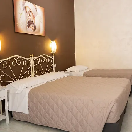 Giugiu Hotel *