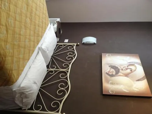 Giugiu Ξενοδοχείο *