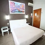 Giugiu Hotel *